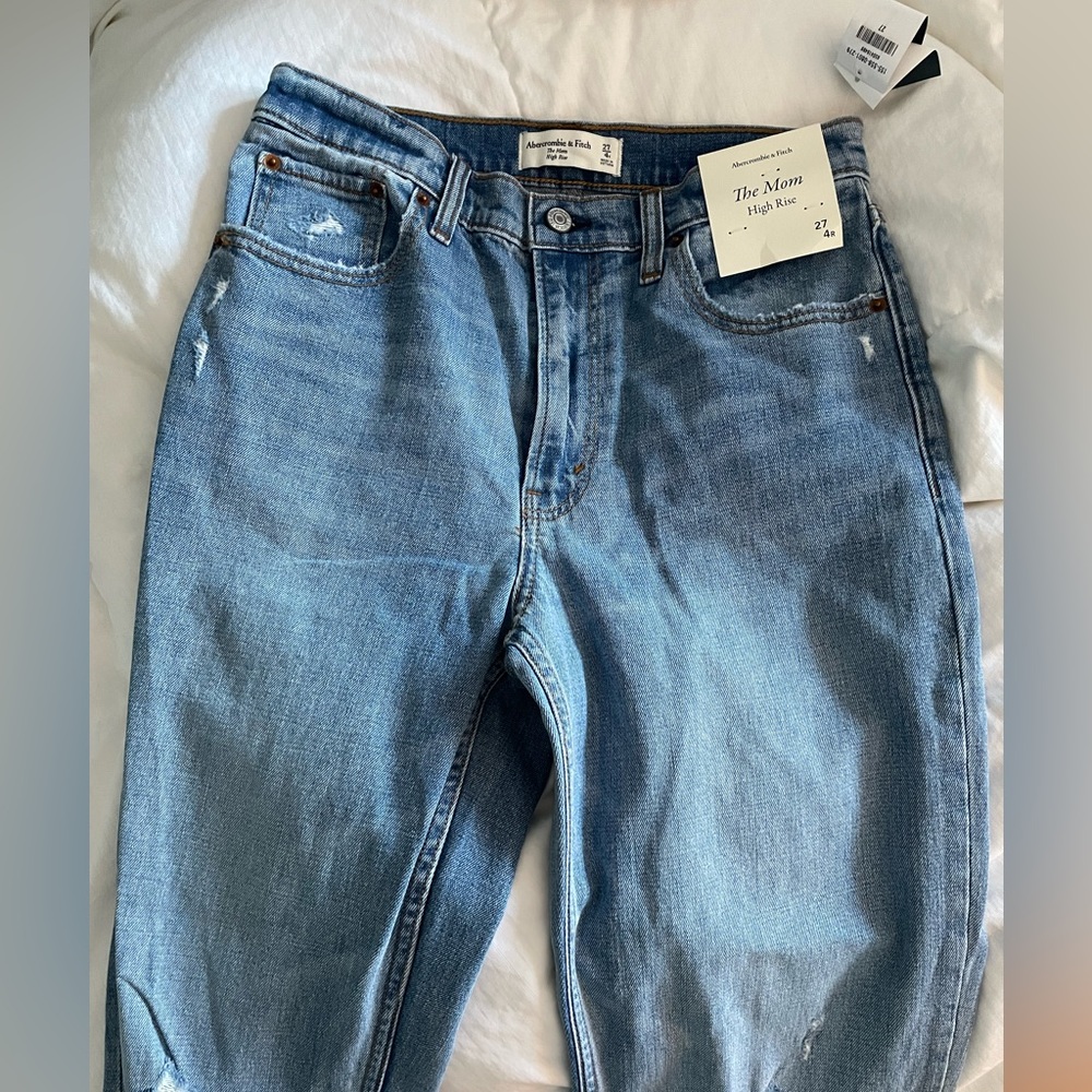 Abercrombie size 27 high rise mom jean